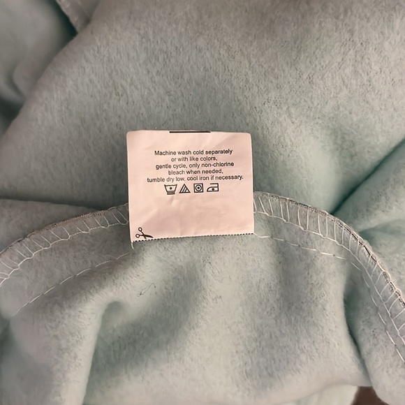 Iridescent mermaid tail blanket Snuggie sleeping bag - Picture 4 of 5